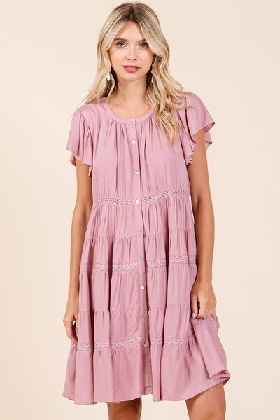 Robe étagée à volants et boutons avec détails en dentelle Mittoshop