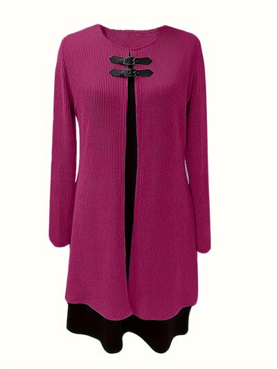 Robe longue à manches contrastées, col rond et nervures