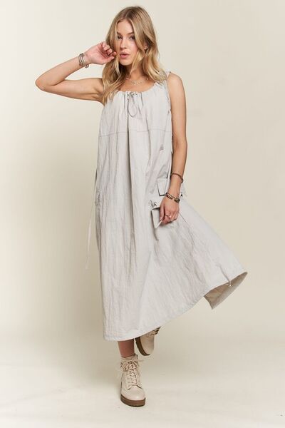 Robe cargo ADORA à fente au dos et cordon de serrage