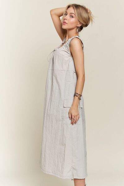 Robe cargo ADORA à fente au dos et cordon de serrage