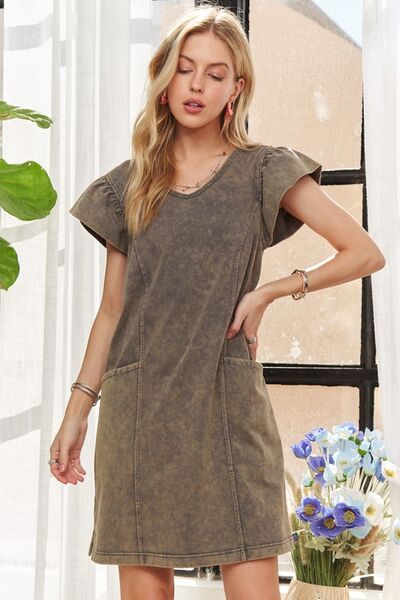 Robe à col en V et manches courtes à volants ADORA, délavage minéral