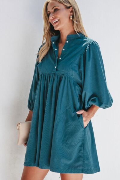 Robe en velours côtelé à manches trois quarts et boutons-pression au quart