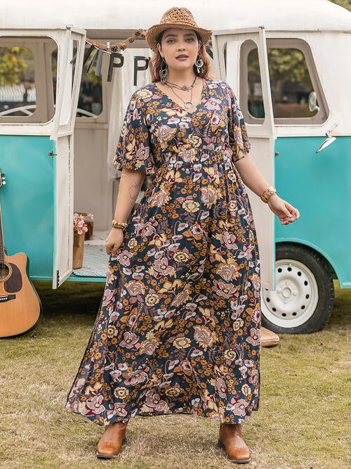 Robe fendue à manches courtes et col en V à motif floral