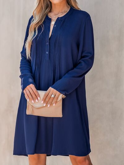 Robe plissée demi-boutonnée à col rond grande taille
