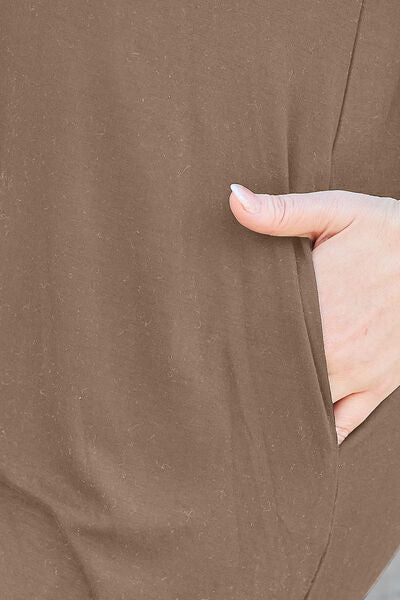 Basic Bae Rundhals-Kurzarmkleid in voller Größe mit Taschen