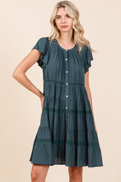 Robe étagée boutonnée à volants et détails en dentelle Mittoshop