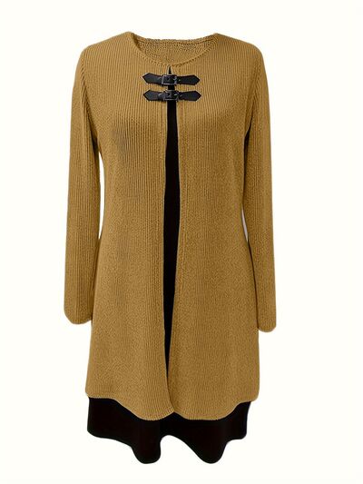 Robe longue à manches contrastées, col rond et nervures