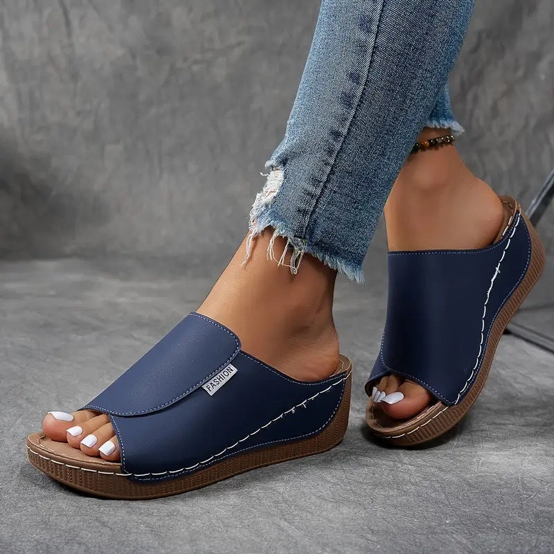 Claques confortables avec soutien de la voûte plantaire - Sandales unies respirantes pour femme