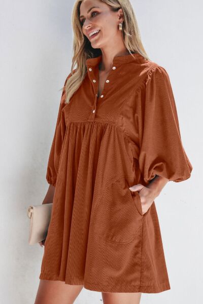 Robe en velours côtelé à manches trois quarts et boutons-pression au quart