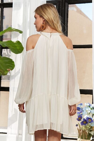 Mini-robe ADORA à épaules dénudées et manches ballon