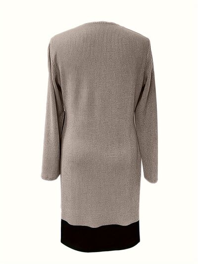 Robe longue à manches contrastées, col rond et nervures