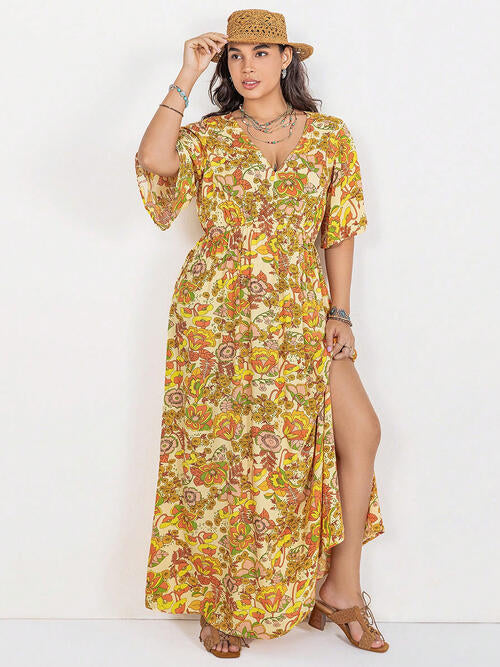 Geblümtes V-Ausschnitt-Kleid mit kurzen Ärmeln und Schlitz