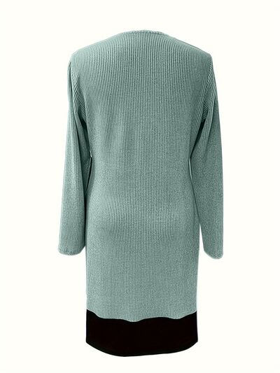 Robe longue à manches contrastées, col rond et nervures