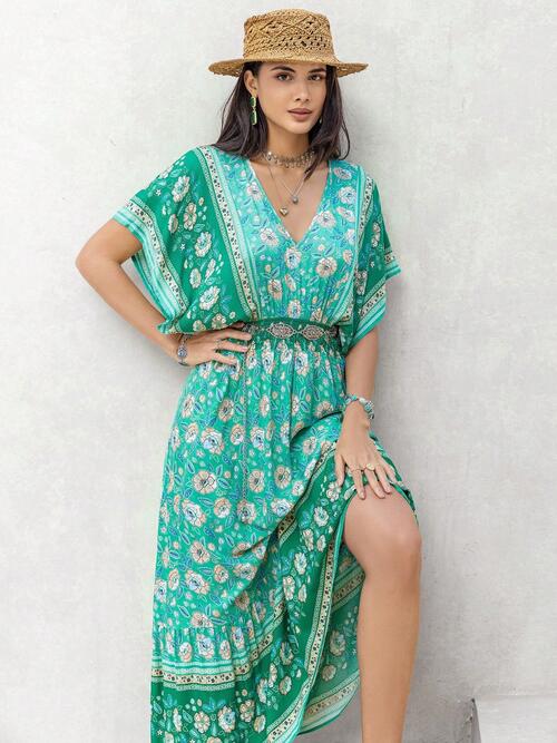Geblümtes V-Ausschnitt-Kleid mit gesmoktem Oberteil und kurzen Ärmeln