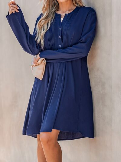 Robe plissée demi-boutonnée à col rond grande taille