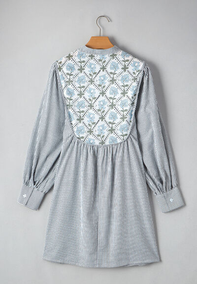 Robe longue à manches longues rayée à imprimé floral avec lien à nouer