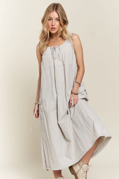 Robe cargo ADORA à fente au dos et cordon de serrage