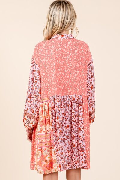 Mittoshop Langärmeliges Hemdkleid mit Blumendetail und Knopfleiste
